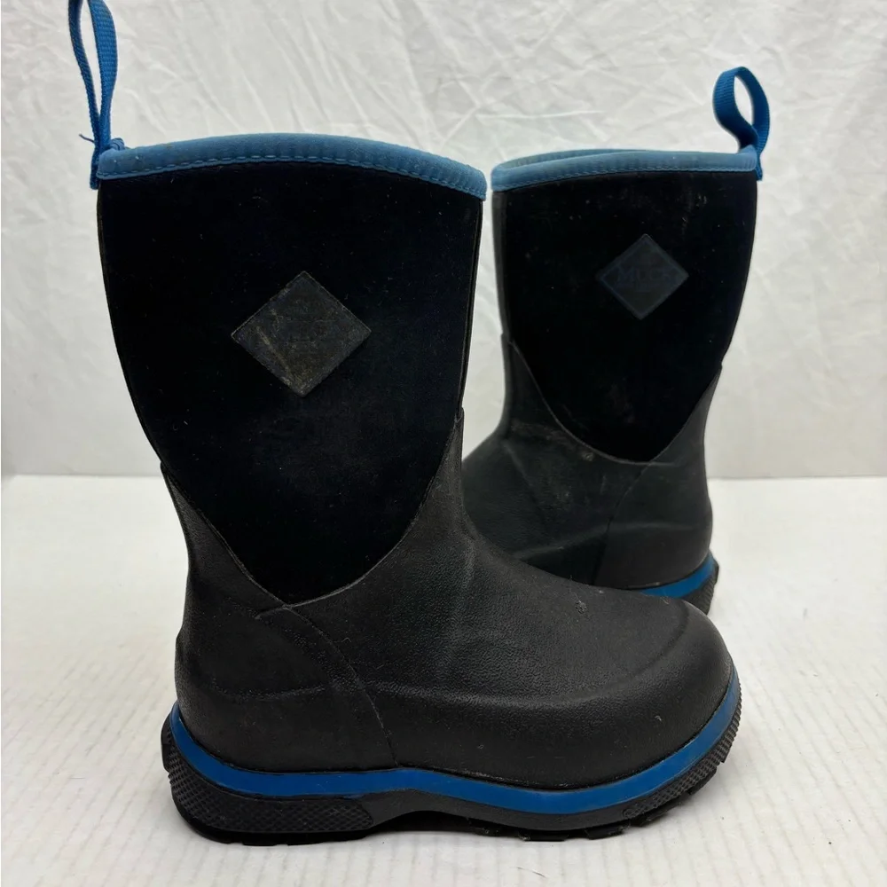 Muck boots Kids Black and Blue Waterproof Pull-On Boots SZ 11 toddler boy box 27
